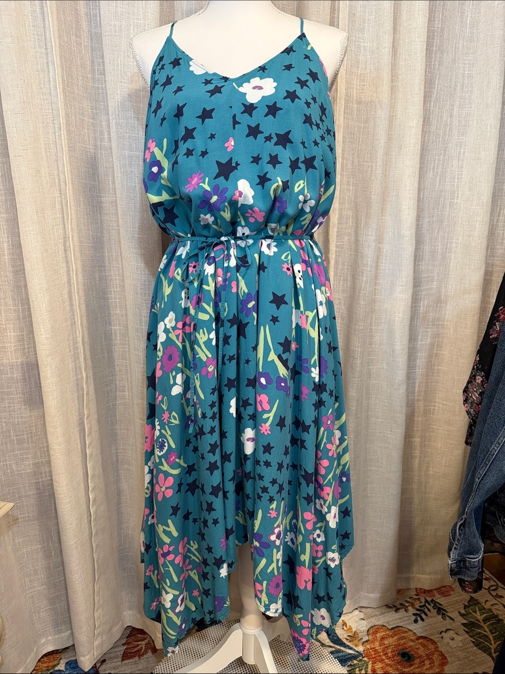 ✨ ModCloth Floral & Star Print Handkerchief Hem Midi Dress | XL ✨